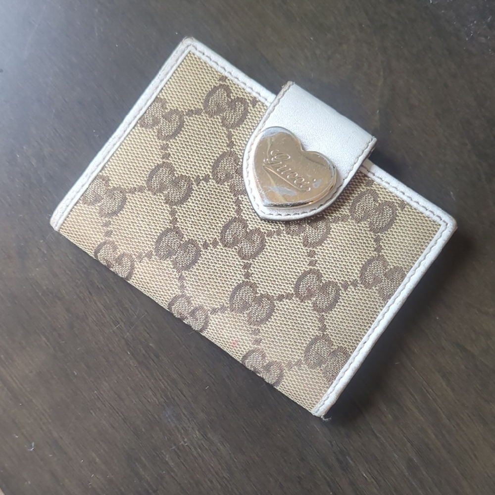 Gucci Beige and White Card Holder